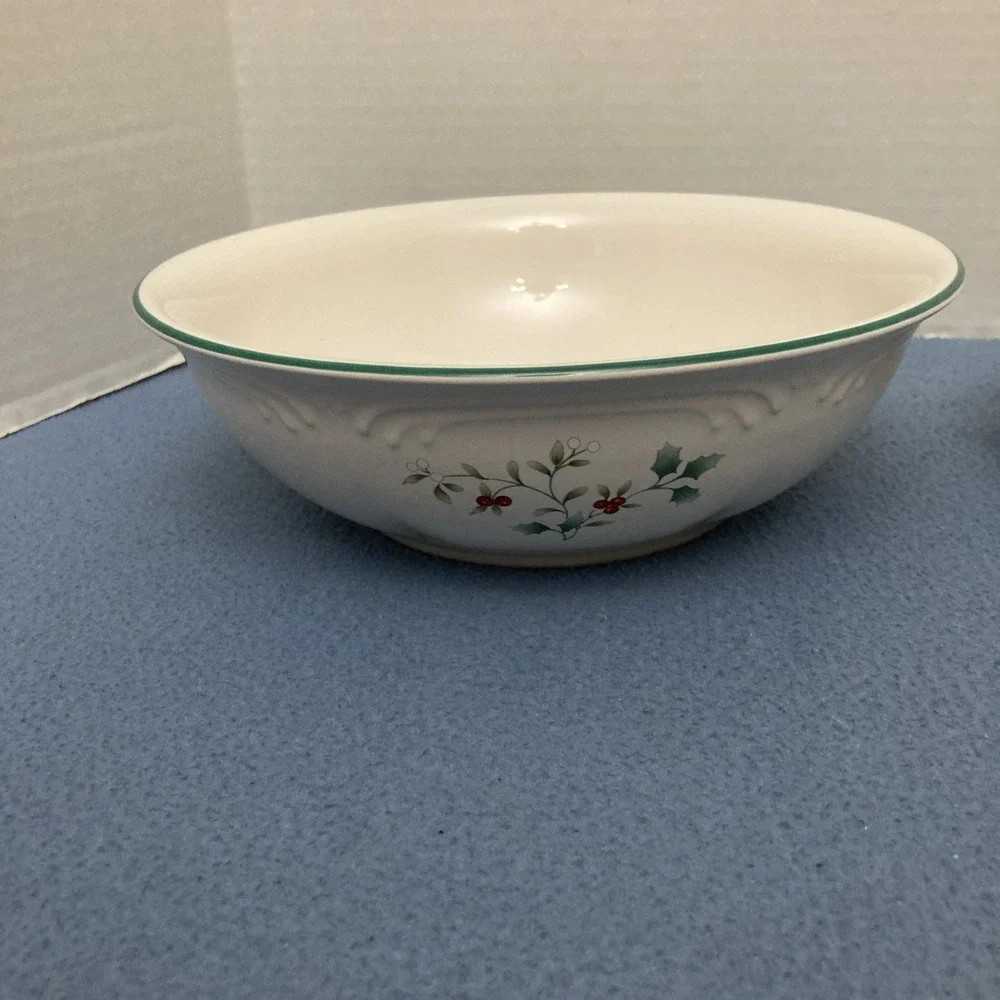 Pfaltzgraff Winterberry Set of 2 Bowls:‎ 8.5
